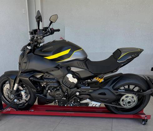 DUCATI DIAVEL V4 
